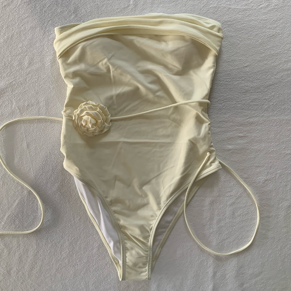 New, Strapless one piece swimsuit with versatile belt/neck tie. Unbranded, lined